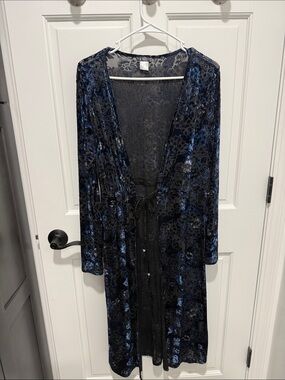 VENUS Blue & Black Velvet Floral Duster with Tie